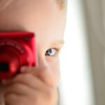 Kaip išmokyti vaiką finansinio raštingumo: praktiniai patarimai tėvams nuo darželio iki paauglystės