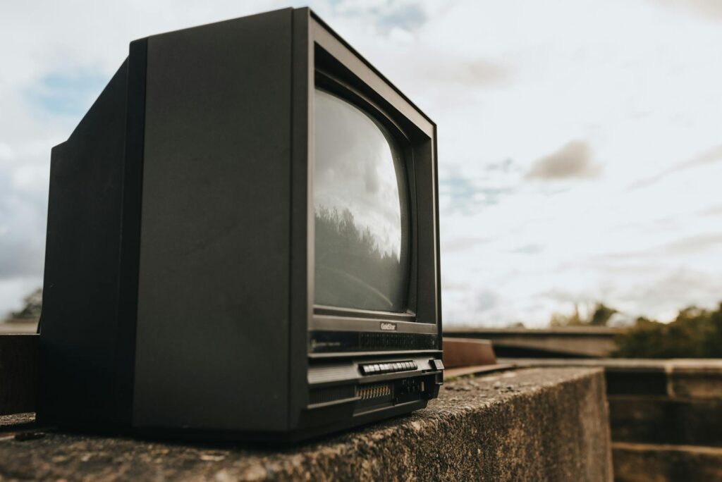 Kodel_televizorius_r